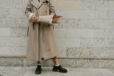 Der Trenchcoat im Herbst/Winter: Warum dieser Klassiker jetzt unverzichtbar ist