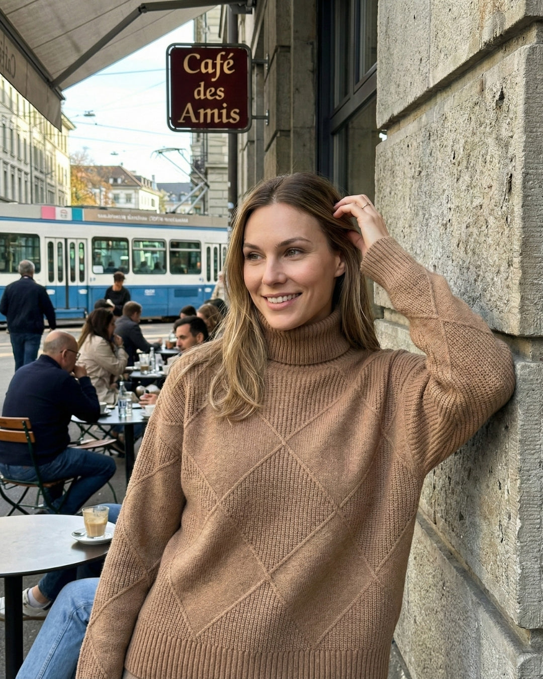 Rollkragenpullover aus Strick mit langen Aermeln