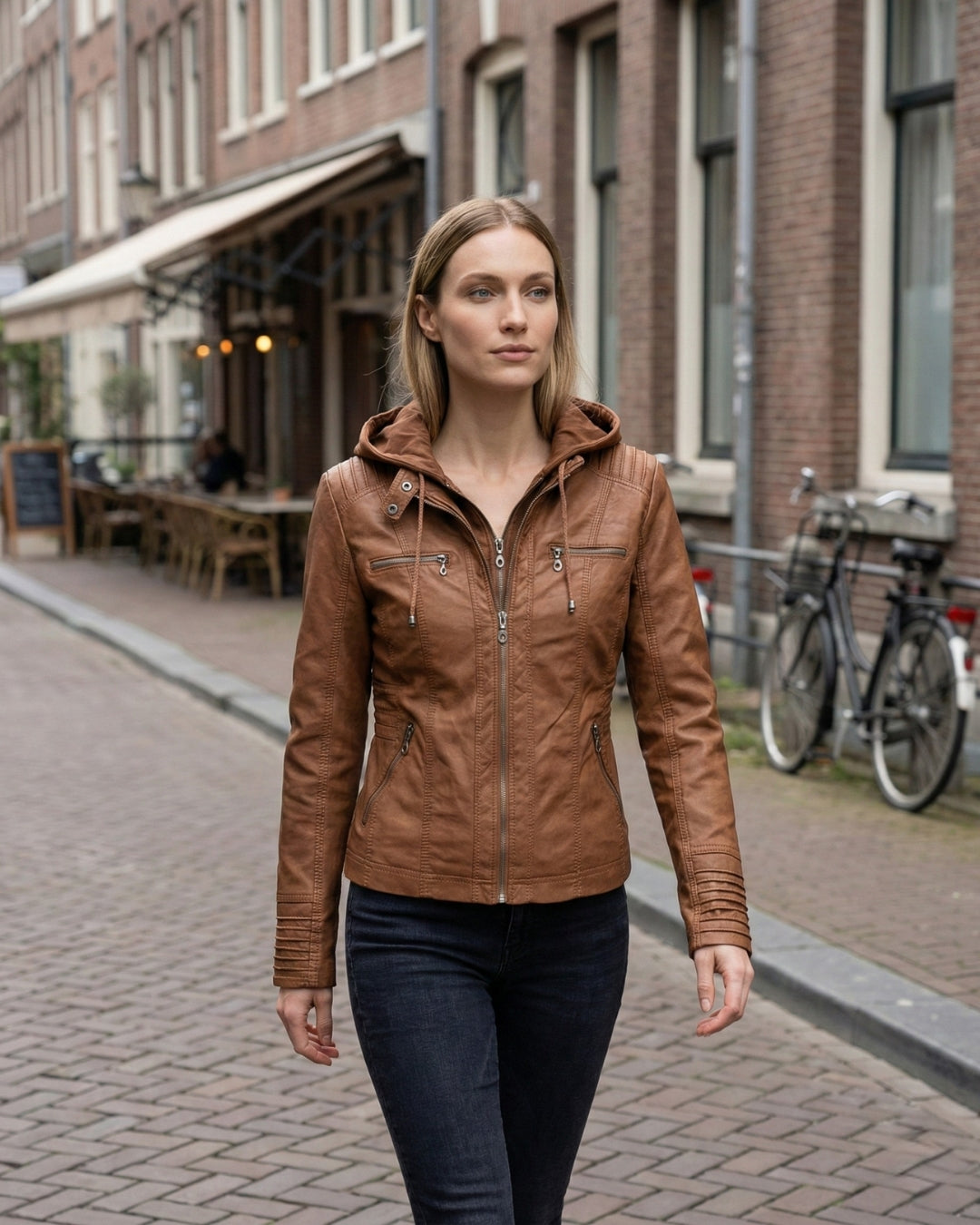 Jacke mit Kapuze und Reissverschluss