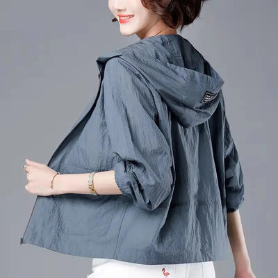 kapuzenjacke-lockerer-passform-taschen