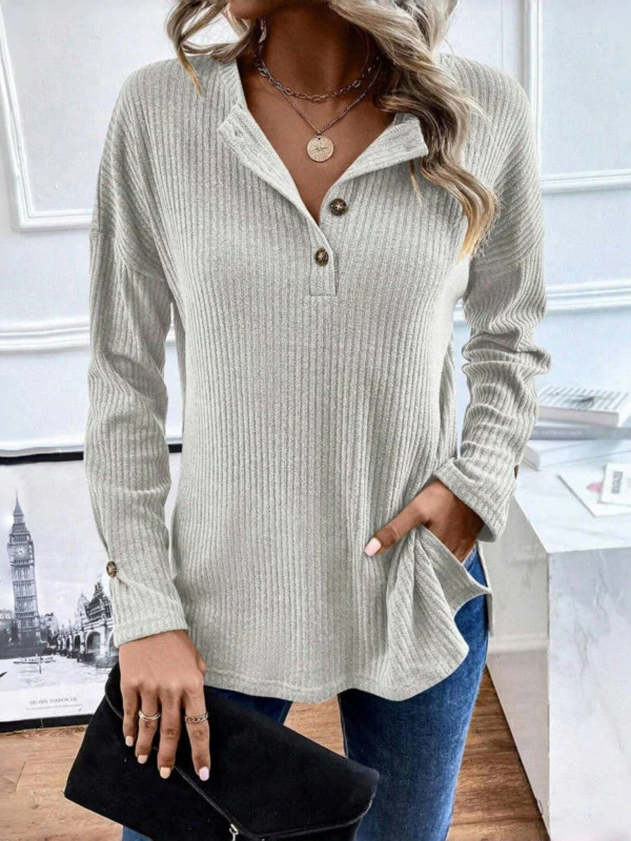 strickpullover-rundhalsausschnitt-knopfleiste.jpeg