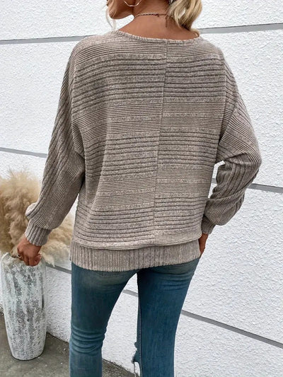 strickpullover-rundhalsausschnitt-lockere-passform.jpeg