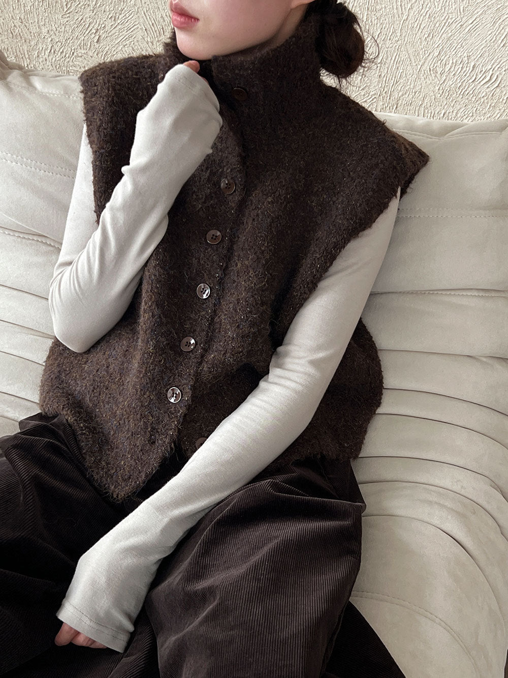 strickweste-mit-hemdkragen