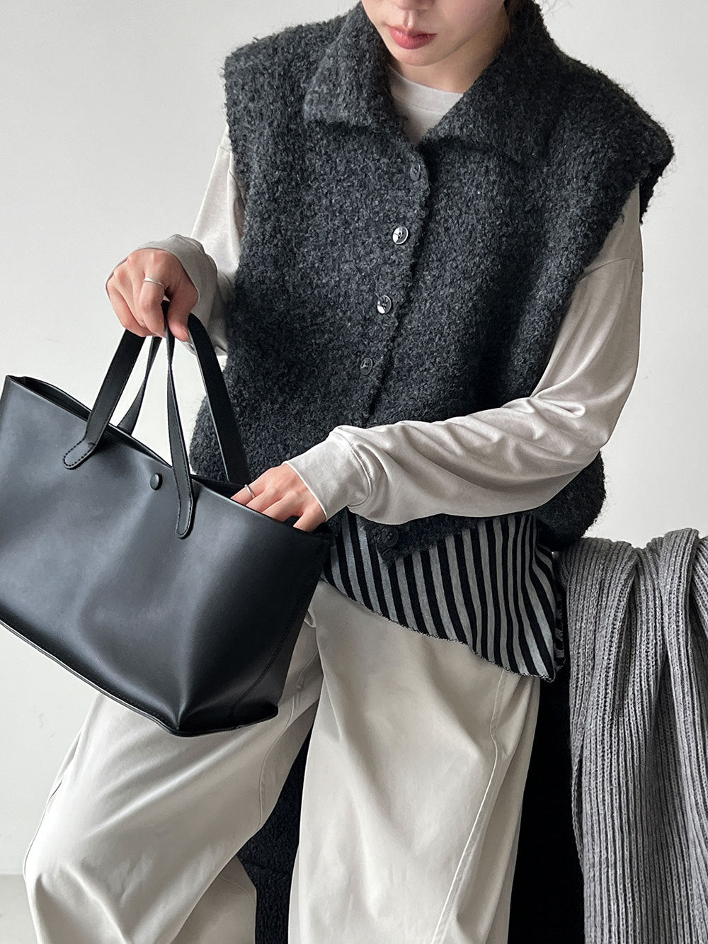 strickweste-mit-hemdkragen