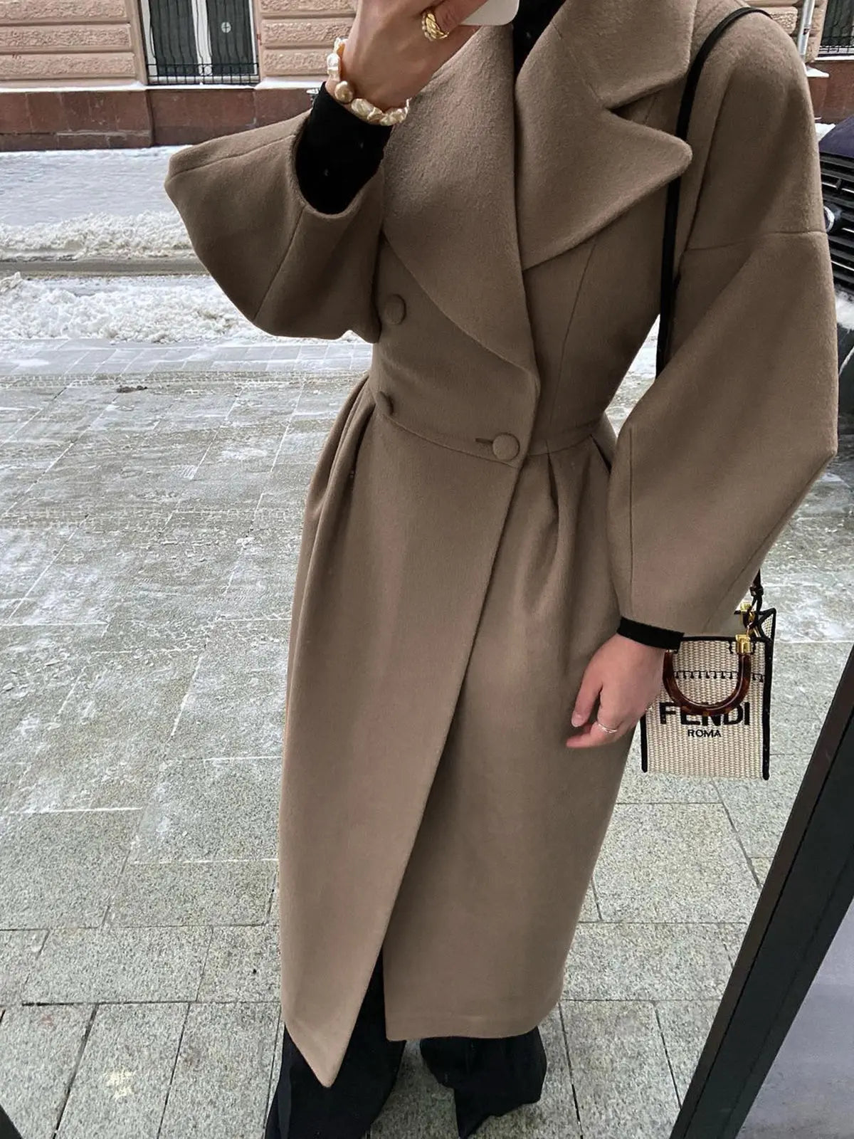 trenchcoat-lang-reverskragen.jpeg